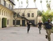 Bei ihren Ermittlungen geraten Don Eppes (Rob Morrow, l.), David Sinclair (Alimi Ballard, M.), und Colby Granger (Dylan Bruno, r.) in Lebensgefahr, als weitere Sprengsätze explodieren ... Bei ihren Ermittlungen geraten Don Eppes (Rob Morrow, l.), David Sinclair (Alimi Ballard, M.), und Colby Granger (Dylan Bruno, r.) in Lebensgefahr, als weitere Sprengsätze explodieren ...
