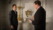 Der junge Frieden zwischen Morland (John Noble, r.) und seinem Sohn Sherlock (Jonny Lee Miller, l.) wird durch die Geheimniskrämerei des Geschäftsmannes auf eine harte Probe gestellt ... Der junge Frieden zwischen Morland (John Noble, r.) und seinem Sohn Sherlock (Jonny Lee Miller, l.) wird durch die Geheimniskrämerei des Geschäftsmannes auf eine harte Probe gestellt ...