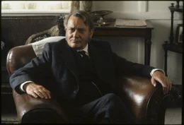Mr. Emerson (Denholm Elliott)