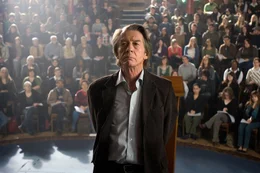 Im Bild: Arthur Seldom (John Hurt)