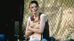 In einem eingef&auml;delten Deal wird die Terroristin Elizabeth (Catherine McCormack) gegen einen amerikanischen Agenten ausgeliefert.