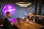 Monika Gruber und Paul Burrell im Gespr&auml;ch