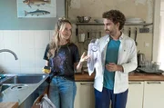 Miriam (Stefanie Stappenbeck) und Markus (Oliver Wnuk) reden über ihr Gartenfest. Miriam (Stefanie Stappenbeck) und Markus (Oliver Wnuk) reden über ihr Gartenfest.