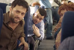 Als sich an Bord von Flug United 93 herumspricht, dass andere entfĂźhrte Flugzeuge in das World Trade Center und das Pentagon gestĂźrzt sind, schlagen die verzweifelten Passagiere zurĂźck...