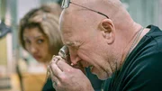 Goldheinz überprüft Schmuck. Goldheinz überprüft Schmuck.
