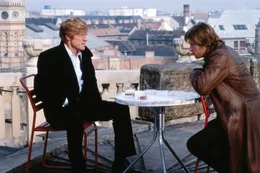 Tom Bishop (Brad Pitt, re.) ist nicht immer mit Nathan Muirs (Robert Redford, li.) Methoden einverstanden.