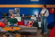 Charly (Nils Kreutinger) wird im Beisein vom Sarah (Sophie Reiml) klar, dass er vor Maja aufgeflogen ist und auch sie Bruni nur instrumentalisiert hat.