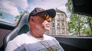 Goldheinz im Auto. Goldheinz im Auto.