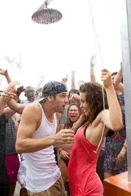 "The Mob" ist eine geheime Streetdancer-Truppe, die in Miami mit ihren perfekten Flashmobs die Beh&ouml;rden verst&ouml;ren, aber ihre spontanen Zuschauer begeistern. Sean (Ryan Guzman, l.) ist ihr Leader, Emily (Kathryn McCormick, r.) seine neueste Entdeckung, mit der ihn schon bald nicht nur die Liebe zum Tanz verbindet ...