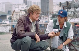 CIA-Agent Nathan (Robert Redford, l.) bildet in Vietnam seinen Sch&uuml;tzling Tom Bishop (Brad Pitt) aus. CIA-Agent Tom Bishop soll in einem chinesischen Gef&auml;ngnis hingerichtet werden. Seinem Mentor Nathan Muir bleiben 24 Stunden, um ihn zu retten, doch die Regierung will nicht einschreiten, denn man will den amerikanisch-chinesischen Wirtschaftsgipfel nicht gef&auml;hrden. Einen Tag vor seiner Pensionierung muss der Spionage-Profi noch einmal all sein K&ouml;nnen aufbieten und dabei gegen das System antreten, dem er jahrzehntelang treu gedient hat ...