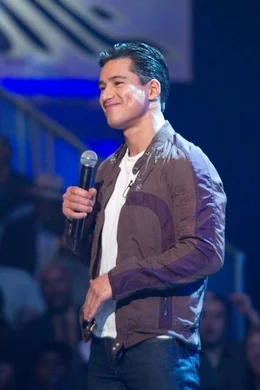 Mario Lopez (Mario Lopez) ist Moderator einer der ber&uuml;hmtesten Tanzsendungen der Welt. Auch Maria m&ouml;chte ihn beeindrucken. Wird ihr dies gelingen?; Mario Lopez (Mario Lopez) ist Moderator einer der ber&uuml;hmtesten Tanzsendungen der Welt. Auch Maria m&ouml;chte ihn beeindrucken. Wird ihr dies gelingen?