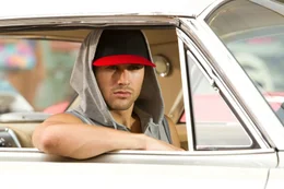 Sean (Ryan Guzman) ahnt nicht, dass Emily die Tochter eines reichen Immobilienhais ist, der sein Heimatviertel f&uuml;r ein gro&szlig;es Bauprojekt planieren will ...