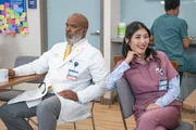 David Alan Grier als Dr. Ron, Kahyun Kim als Serena David Alan Grier als Dr. Ron, Kahyun Kim als Serena