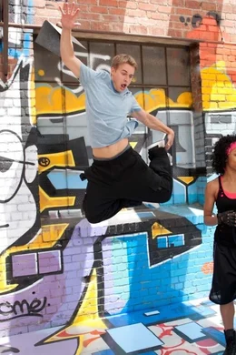 Brandon (Randy Wayne) ist einer der besten T&auml;nzer in seiner Gruppe. Werden sie es schaffen, mit seinem Talent einen Contest zu gewinnen und somit auch 100.000 Dollar? Oder wird ein Fehler alle zur&uuml;ckwerfen?; Brandon (Randy Wayne) ist einer der besten T&auml;nzer in seiner Gruppe. Werden sie es schaffen, mit seinem Talent einen Contest zu gewinnen und somit auch 100.000 Dollar? Oder wird ein Fehler alle zur&uuml;ckwerfen?