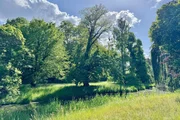 Alter Baumbestand und viel Natur prägen den Schlosspark von Sanssouci. Alter Baumbestand und viel Natur prägen den Schlosspark von Sanssouci.