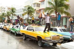 Sorgen f&uuml;r ein deftiges Verkehrschaos: "The Mob" ist eine geheime Streetdancer-Truppe, die in Miami mit ihren perfekten Flashmobs die Beh&ouml;rden verst&ouml;ren, aber ihre spontanen Zuschauer begeistern ...