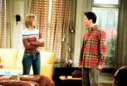 Rachel (Jennifer Aniston), die Joeys (Matt LeBlanc) Lieblingssessel auf dem Gewissen hat, bietet ihm an, das Möbel zu ersetzen. Als er ihr jedoch auflistet, welche Vorzüge der Sessel haben sollte, beginnt sie, den Vorschlag zu bereuen. Rachel (Jennifer Aniston), die Joeys (Matt LeBlanc) Lieblingssessel auf dem Gewissen hat, bietet ihm an, das Möbel zu ersetzen. Als er ihr jedoch auflistet, welche Vorzüge der Sessel haben sollte, beginnt sie, den Vorschlag zu bereuen.