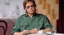 Der Agent Tom Bishop (Brad Pitt) wird bei einer unerlaubten Mission geschnappt.