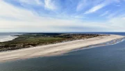 Kleine Insel, riesiger Strand: Der Kniepsand ist 15 Kilometer lang, bis zu zwei Kilometer breit und damit einer der größten Badestrände Europas. Kleine Insel, riesiger Strand: Der Kniepsand ist 15 Kilometer lang, bis zu zwei Kilometer breit und damit einer der größten Badestrände Europas.