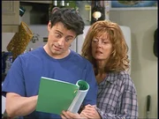 Joey (Matt LeBlanc, l.) nimmt Unterricht bei der berühmten Jessica Lockhart (Susan Sarandon). Bei den gemeinsamen Proben beginnen die beiden eine Affäre miteinander. Titel: Friends Joey (Matt LeBlanc, l.) nimmt Unterricht bei der berühmten Jessica Lockhart (Susan Sarandon). Bei den gemeinsamen Proben beginnen die beiden eine Affäre miteinander. Titel: Friends
