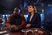 David Acosta (Mike Colter, l.); Kristen Bouchard (Katja Herbers, r.) David Acosta (Mike Colter, l.); Kristen Bouchard (Katja Herbers, r.)