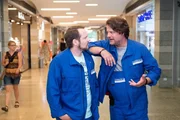 Stefan (Tim Olrik Stöneberg, r.) überzeugt Dirk (Jens Kipper, l.), sich mit dem Betrieb für einen Großauftrag zu bewerben. Stefan (Tim Olrik Stöneberg, r.) überzeugt Dirk (Jens Kipper, l.), sich mit dem Betrieb für einen Großauftrag zu bewerben.