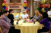 (v.l.n.r.) Joey Tribbiani (Matt LeBlanc); Ross Geller (David Schwimmer); Tag Jones (Eddie Cahill); Rachel Green (Jennifer Aniston); Phoebe Buffay (Lisa Kudrow); Chandler Bing (Matthew Perry); Monica Geller (Courteney Cox) (v.l.n.r.) Joey Tribbiani (Matt LeBlanc); Ross Geller (David Schwimmer); Tag Jones (Eddie Cahill); Rachel Green (Jennifer Aniston); Phoebe Buffay (Lisa Kudrow); Chandler Bing (Matthew Perry); Monica Geller (Courteney Cox)