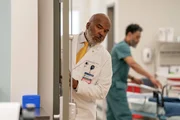 ST. DENIS MEDICAL -- "You Gotta Have a Plan" Episode 109 -- Pictured: David Alan Grier as Dr. Ron ST. DENIS MEDICAL -- "You Gotta Have a Plan" Episode 109 -- Pictured: David Alan Grier as Dr. Ron
