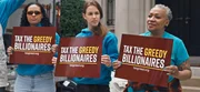 Die US-Kampagne "Tax the Greedy Billionaires" fordert h&ouml;here Verm&ouml;genssteuers&auml;tze und organisiert daf&uuml;r auch &ouml;ffentliche Kundgebungen.