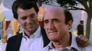 Familienstreit, Arthur Krock Jr. (Jonathan Frakes) und Arthur Krock Sr. (Ron Moody) Familienstreit, Arthur Krock Jr. (Jonathan Frakes) und Arthur Krock Sr. (Ron Moody)