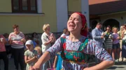 Die charakteristischen Elemente der Stinatzer Hochzeit wurde von den burgenländischen Kroatinnen und Kroaten bei ihrer Ansiedlung im 16. Jahrhundert mitgebracht und sind bis heute Ausdruck gelebter transkultureller Beziehungen. Die charakteristischen Elemente der Stinatzer Hochzeit wurde von den burgenländischen Kroatinnen und Kroaten bei ihrer Ansiedlung im 16. Jahrhundert mitgebracht und sind bis heute Ausdruck gelebter transkultureller Beziehungen.