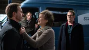 Der Lkw-Fahrer Stefan Buschke wurde erstochen auf einem Rastplatz neben seinem Fahrzeug gefunden. Was hat Rainer Schaffmann mit dem Tod von Stefan Buschke zu tun? V.l.n.r. Rainer Schaffmann (Nicolas König), Kai Amling (Matthias Kelle), Julia Schaffmann (Heike Feist), Lars (Ingo Naujoks) Der Lkw-Fahrer Stefan Buschke wurde erstochen auf einem Rastplatz neben seinem Fahrzeug gefunden. Was hat Rainer Schaffmann mit dem Tod von Stefan Buschke zu tun? V.l.n.r. Rainer Schaffmann (Nicolas König), Kai Amling (Matthias Kelle), Julia Schaffmann (Heike Feist), Lars (Ingo Naujoks)