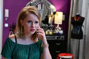 Anja (Franziska Breite) sucht in ihrer Verzweiflung Rat bei einer Astrologin ... Anja (Franziska Breite) sucht in ihrer Verzweiflung Rat bei einer Astrologin ...