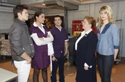 Jessica ist zutiefst beschämt, als ihre Lüge vor Moritz auffliegt: (v.l.n.r.) Moritz Berg (Eugen Bauder), Chris Putzer (Sophia Thomalla), Bilge Üzüm (Olgu Caglar), Paula Gabrian (Regine Hentschel) und Jessica Schneider (Isabell Ege) ... Jessica ist zutiefst beschämt, als ihre Lüge vor Moritz auffliegt: (v.l.n.r.) Moritz Berg (Eugen Bauder), Chris Putzer (Sophia Thomalla), Bilge Üzüm (Olgu Caglar), Paula Gabrian (Regine Hentschel) und Jessica Schneider (Isabell Ege) ...