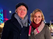 Guten Abend, meine Damen und Herren, willkommen zur Kurzstrecke. Hamburg. Die ehemalige Tagesschau-Sprecherin Caren Miosga traf gegen 14 Uhr auf den Humoristen Pierre M. Krause. Guten Abend, meine Damen und Herren, willkommen zur Kurzstrecke. Hamburg. Die ehemalige Tagesschau-Sprecherin Caren Miosga traf gegen 14 Uhr auf den Humoristen Pierre M. Krause.