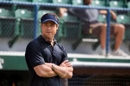 Billy Beane (Brad Pitt) will das Baseballteam Oakland Athletics wieder nach ganz oben bringen. Doch eine schlechte Saison und der Transfer vieler guter Spieler stellen ihn vor eine enorme Herausforderung.