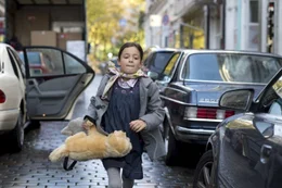 Hewi Amedi (Mia Kasalo) will nach dem Tod ihrer Mutter nicht in die T&uuml;rkei