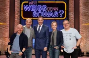 Moderator Kai Pflaume (M.) und seine Rateteam-Kapitäne Bernhard Hoëcker (l.) und Elton (r.) begrüßen in dieser Sendung den Schauspieler Heiner Lauterbach (2.v.l.) und die Schauspielerin Katja Flint (2.v.r.). Moderator Kai Pflaume (M.) und seine Rateteam-Kapitäne Bernhard Hoëcker (l.) und Elton (r.) begrüßen in dieser Sendung den Schauspieler Heiner Lauterbach (2.v.l.) und die Schauspielerin Katja Flint (2.v.r.).