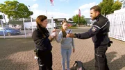Die Beamten fragen sich, warum das 12-j&auml;hrige M&auml;dchen geflohen ist..