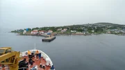 In Labrador an der Ostküste Kanadas endet der Winter erst im Juli. Monatelang hatte er die kleinen Ortschaften fest im Griff. In Labrador an der Ostküste Kanadas endet der Winter erst im Juli. Monatelang hatte er die kleinen Ortschaften fest im Griff.
