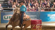 Amy (Amber Marshall) gewinnt das Barrel Race fuer Caleb und Ty.