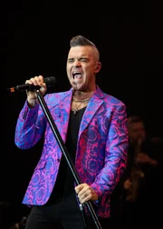 Robbie Williams performt 2019 in Manchester. Robbie Williams performt 2019 in Manchester.