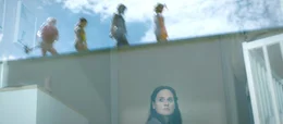 W&auml;hrend der Pr&uuml;fung schweift Ella Starks (Julia Becker) Blick nach drau&szlig;en zu den Nachbarskindern.