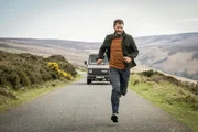 Andere Landschaft, bekannte Situation f&uuml;r Elliot Stanley (Jamie Dornan): Er ist mal wieder auf der Flucht.