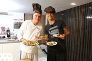 Jeppe und Luke zaubern ein Abendessen mit mehreren G&auml;ngen. Ob die Gerichte den anderen WG-Jungs schmecken werden?