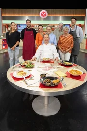 Gruppenfoto von links: Kandidaten Irina L&uuml;tzelschwab, Nils Herzing, Marina Engelhardt, Juror Christoph R&uuml;ffer, Moderatorin Cornelia Poletto, Kandidaten Bernd Caspar Dietrich, Anja Kramer und Konstantin Schmidt
