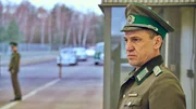 Christian Auer in der Rolle eines Stasi-Mitarbeiters bei einer Grenz-Kontrolleinheit. Christian Auer in der Rolle eines Stasi-Mitarbeiters bei einer Grenz-Kontrolleinheit.