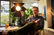 Seit 30 Jahren hei&szlig;t es: In 10 Jahren ist es so weit, dann gelingt die Kernfusion und wir haben unser Energieproblem gel&ouml;st. Kernfusion &ndash; also die Sonne auf der Erde nachbauen und nie wieder &uuml;bers Stromsparen nachdenken &ndash; warum kriegen wir das nicht hin? Und wie genau funktioniert das mit der Kernfusion? Antworten liefert Eckart von Hirschhausen in &bdquo;Wissen vor acht &ndash; Erde&ldquo;.