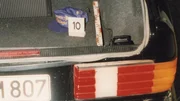 Eine der Geiseln wurde im Kofferraum eines Autos versteckt. Eine der Geiseln wurde im Kofferraum eines Autos versteckt.