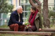 Hilda Renner (Karoline Teska) kann es nicht fassen, dass ihr Vater Volker Renner (Frank Leo Schr&ouml;der) ihren Ex-Mann angerufen hat. Dieser solle jetzt ausschlie&szlig;lich f&uuml;r Hilda da sein und auf Dates mit anderen Frauen bis auf weiteres verzichten.